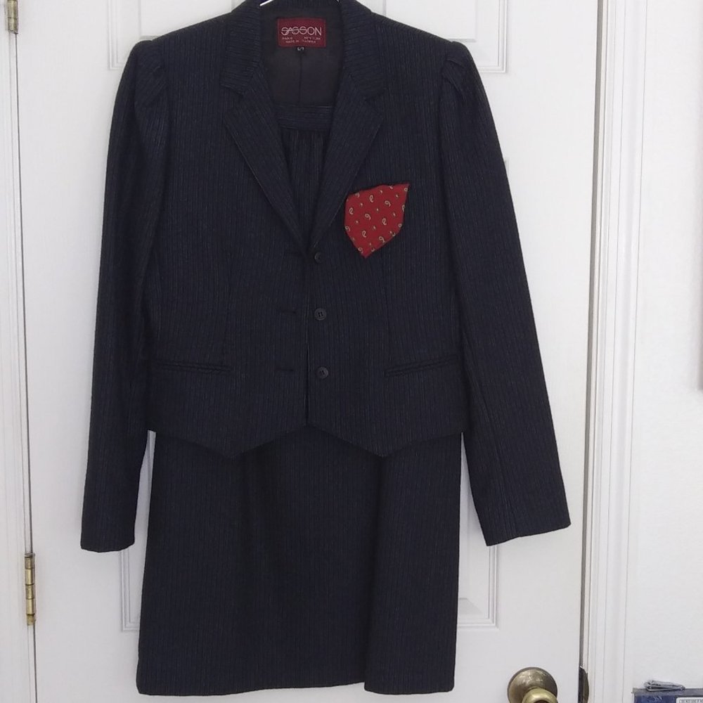 Vintage Sasson Black Pinstripe Suit - Midi- Size 6/7